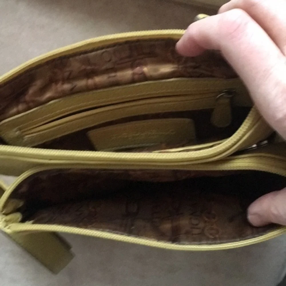 TIGNANELLO Yellow Pebble‎ Leather Crossbody